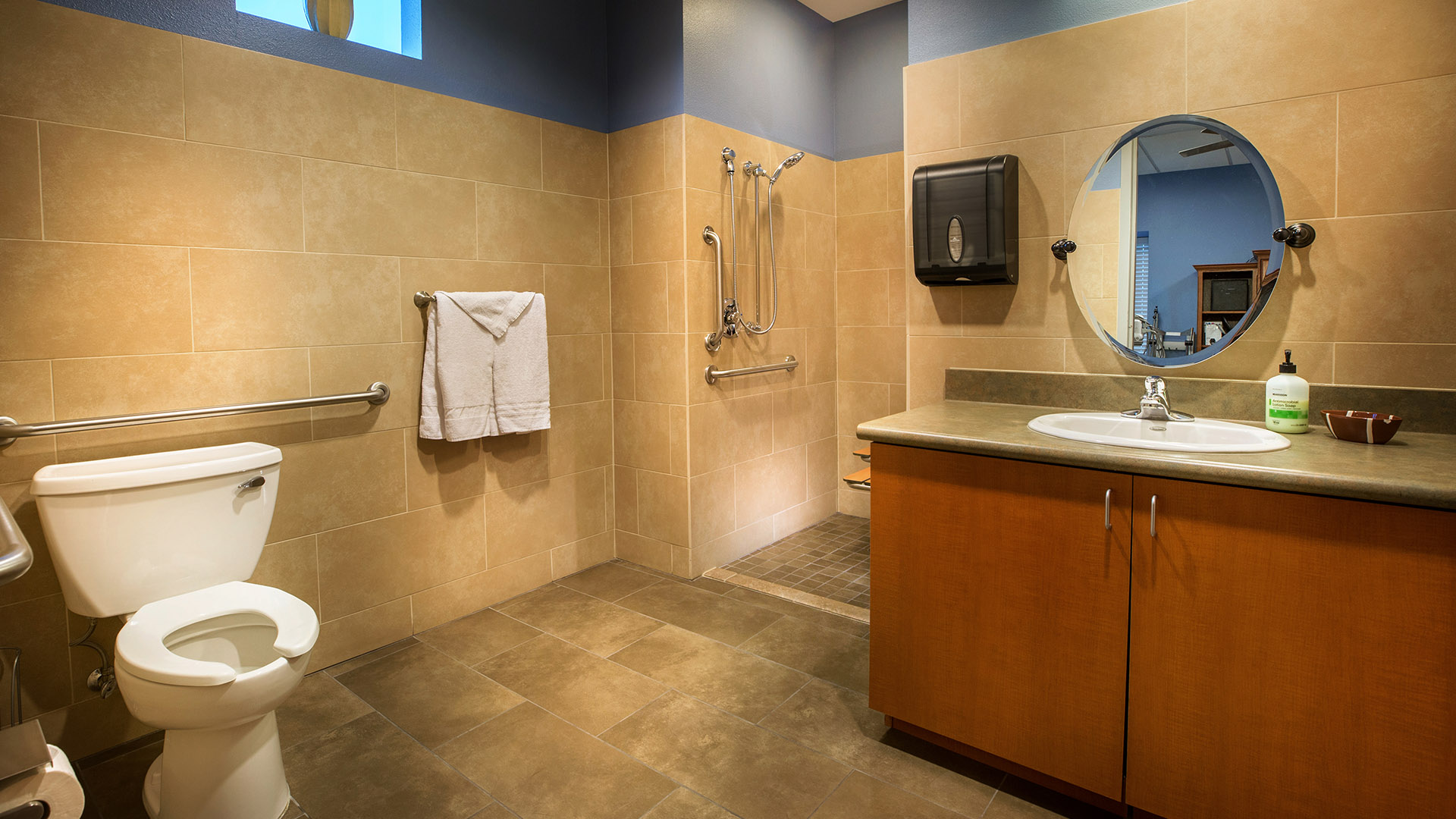Bathroom with shower in the recovery area of Crovetti Orthopaedics